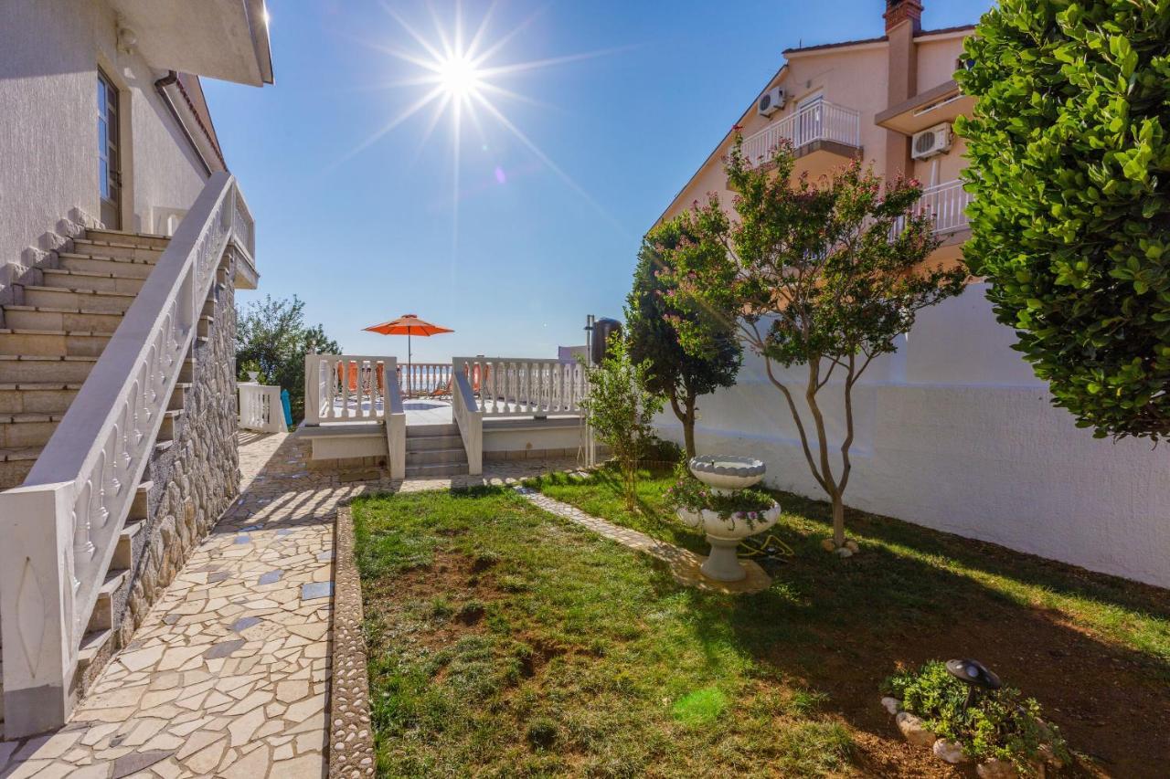 Apartments Budzyn Novi Vinodolski Exterior photo